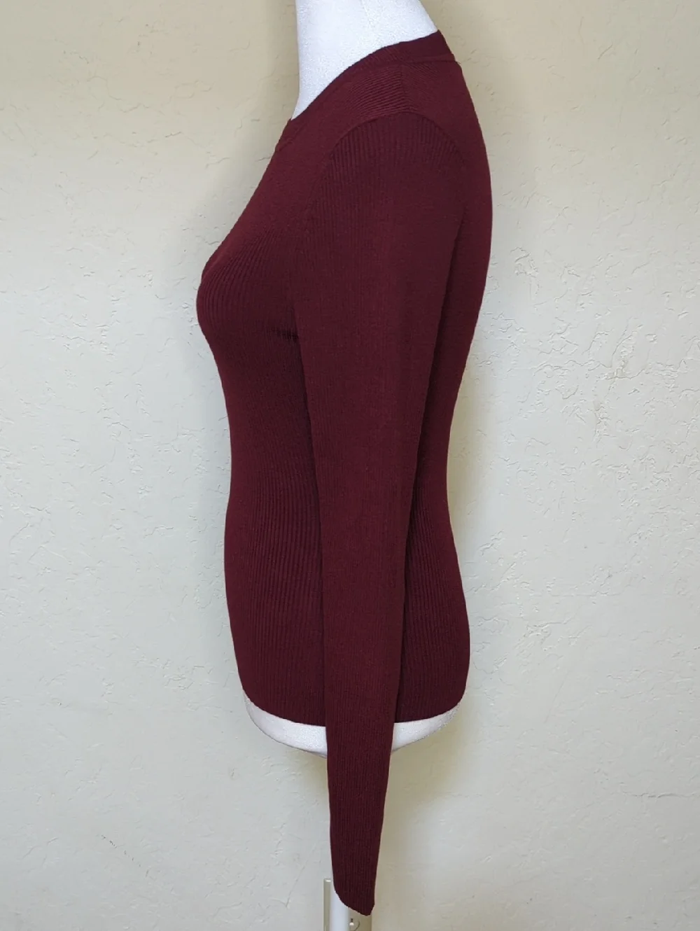 Express Burgundy Silky Soft Fitted Ribbed Crew Neck Sweater Size Small